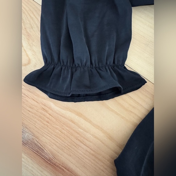 NWT Vero Moda Curve Mary Satin Draped Deep Neck Line Wrap Collarless Blouse - Picture 6 of 10